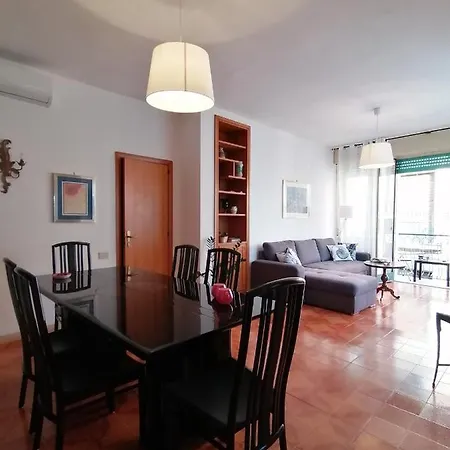 La Lantana Apartment *